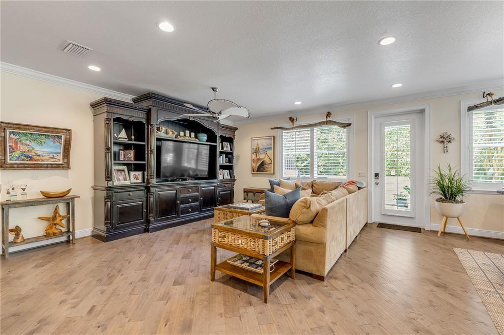 For Sale: $1,259,900 (3 beds, 2 baths, 2500 Square Feet)