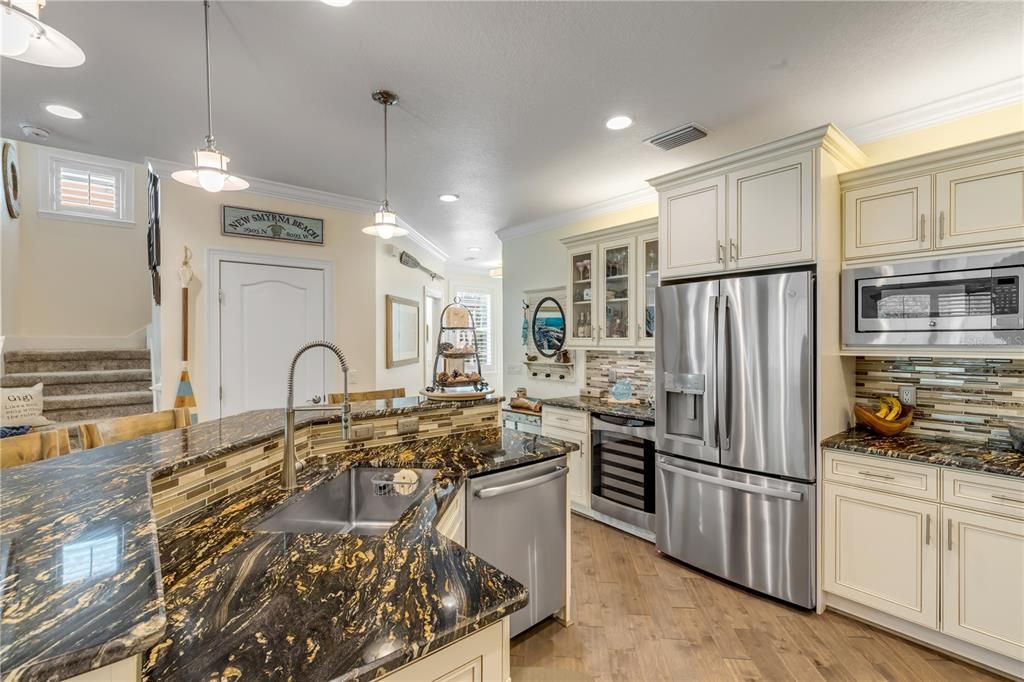 For Sale: $1,259,900 (3 beds, 2 baths, 2500 Square Feet)