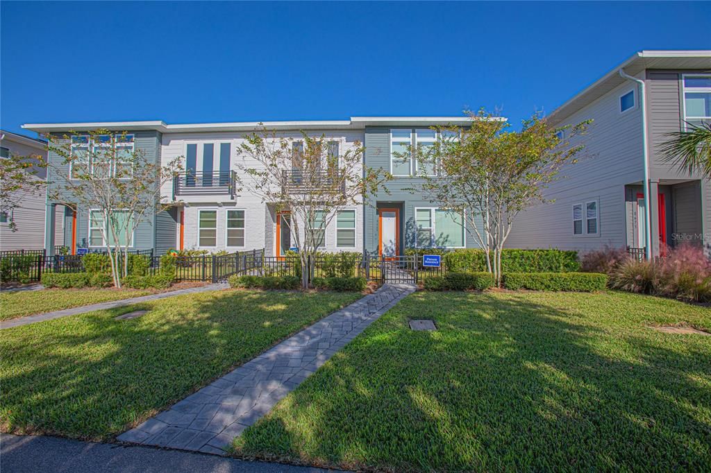 Active With Contract: $439,900 (2 beds, 2 baths, 1517 Square Feet)