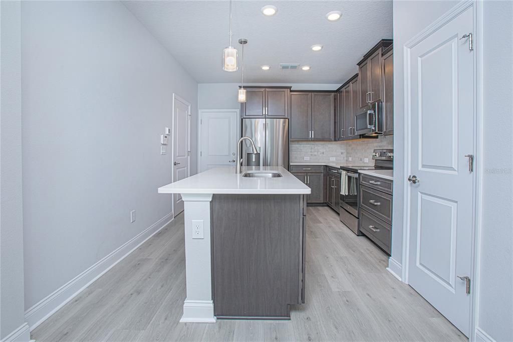 Active With Contract: $439,900 (2 beds, 2 baths, 1517 Square Feet)