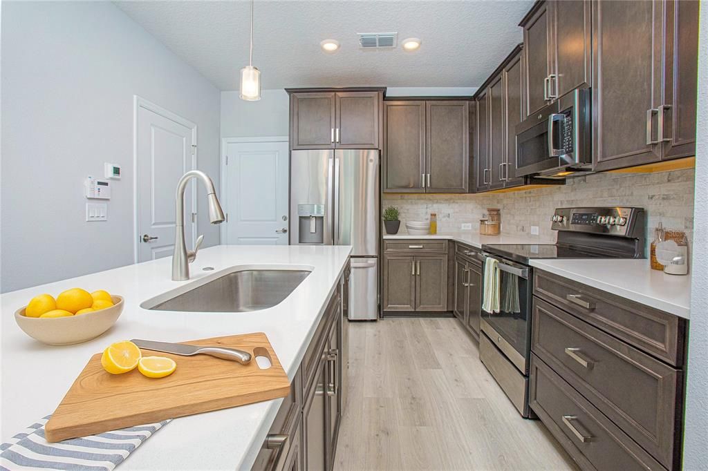 Active With Contract: $439,900 (2 beds, 2 baths, 1517 Square Feet)