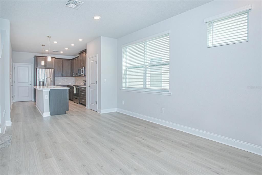 Active With Contract: $439,900 (2 beds, 2 baths, 1517 Square Feet)