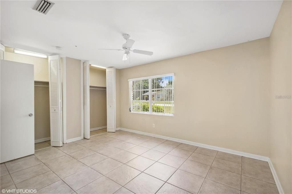 合同活跃: $1,950 (3 贝兹, 2 浴室, 1612 平方英尺)