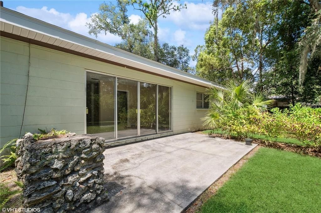 合同活跃: $1,950 (3 贝兹, 2 浴室, 1612 平方英尺)