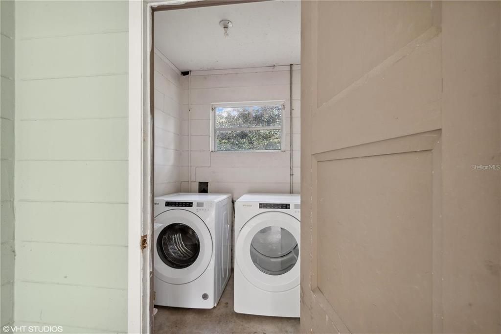 合同活跃: $1,950 (3 贝兹, 2 浴室, 1612 平方英尺)