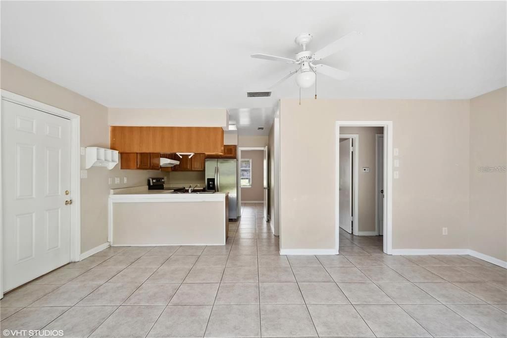 合同活跃: $1,950 (3 贝兹, 2 浴室, 1612 平方英尺)