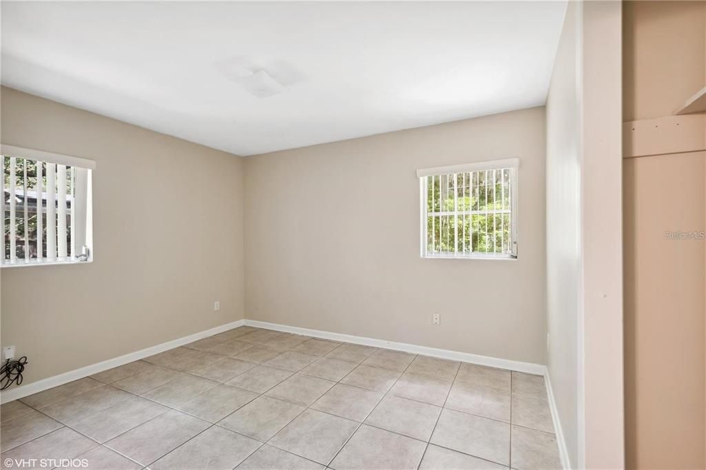 合同活跃: $1,950 (3 贝兹, 2 浴室, 1612 平方英尺)