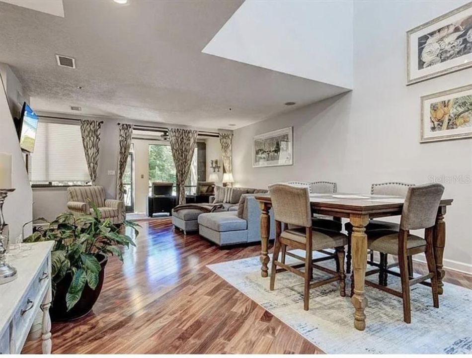 На продажу: $859,000 (2 спален, 2 ванн, 2606 Квадратных фут)