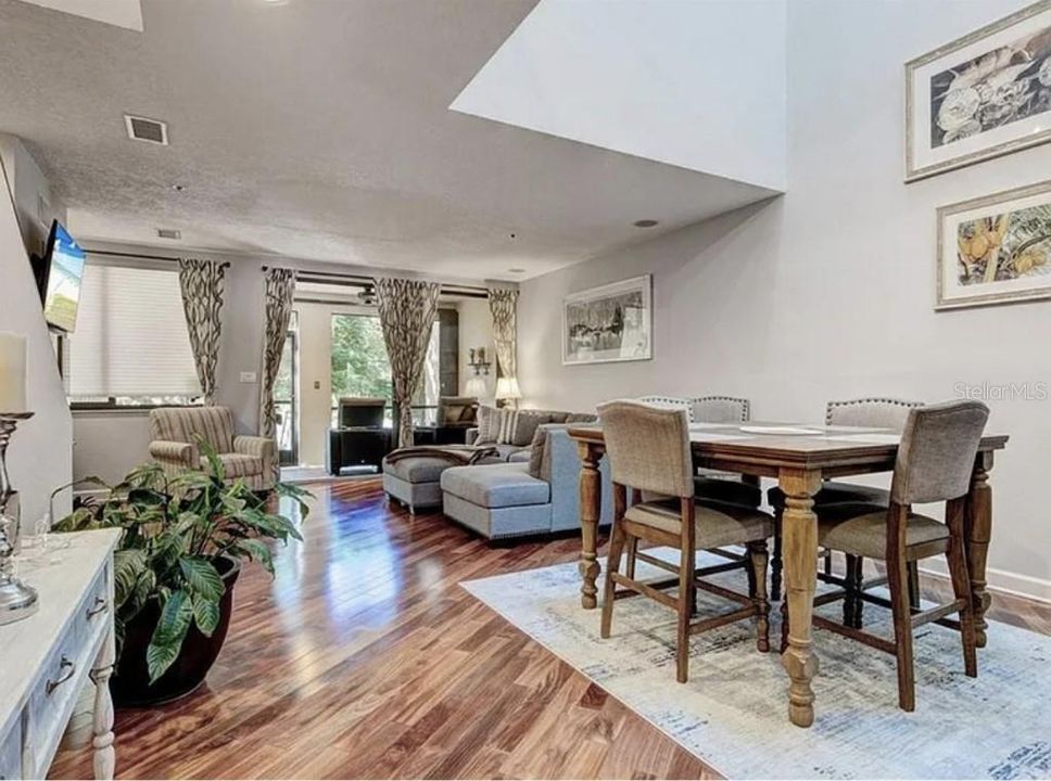 На продажу: $859,000 (2 спален, 2 ванн, 2606 Квадратных фут)