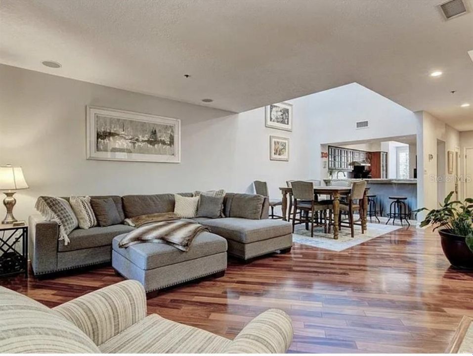 На продажу: $859,000 (2 спален, 2 ванн, 2606 Квадратных фут)