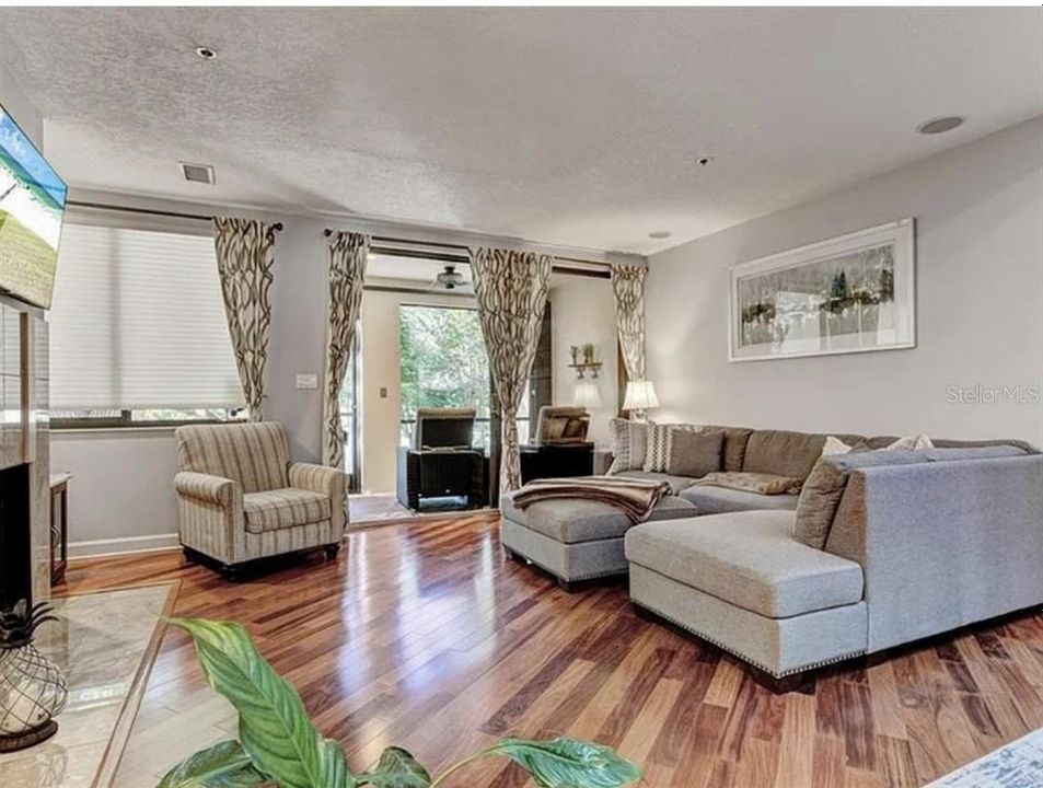 На продажу: $859,000 (2 спален, 2 ванн, 2606 Квадратных фут)