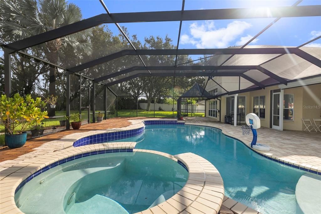 Activo con contrato: $699,000 (4 camas, 3 baños, 3097 Pies cuadrados)