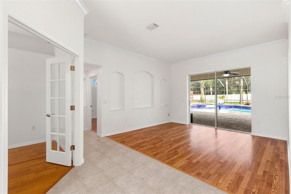 Activo con contrato: $699,000 (4 camas, 3 baños, 3097 Pies cuadrados)