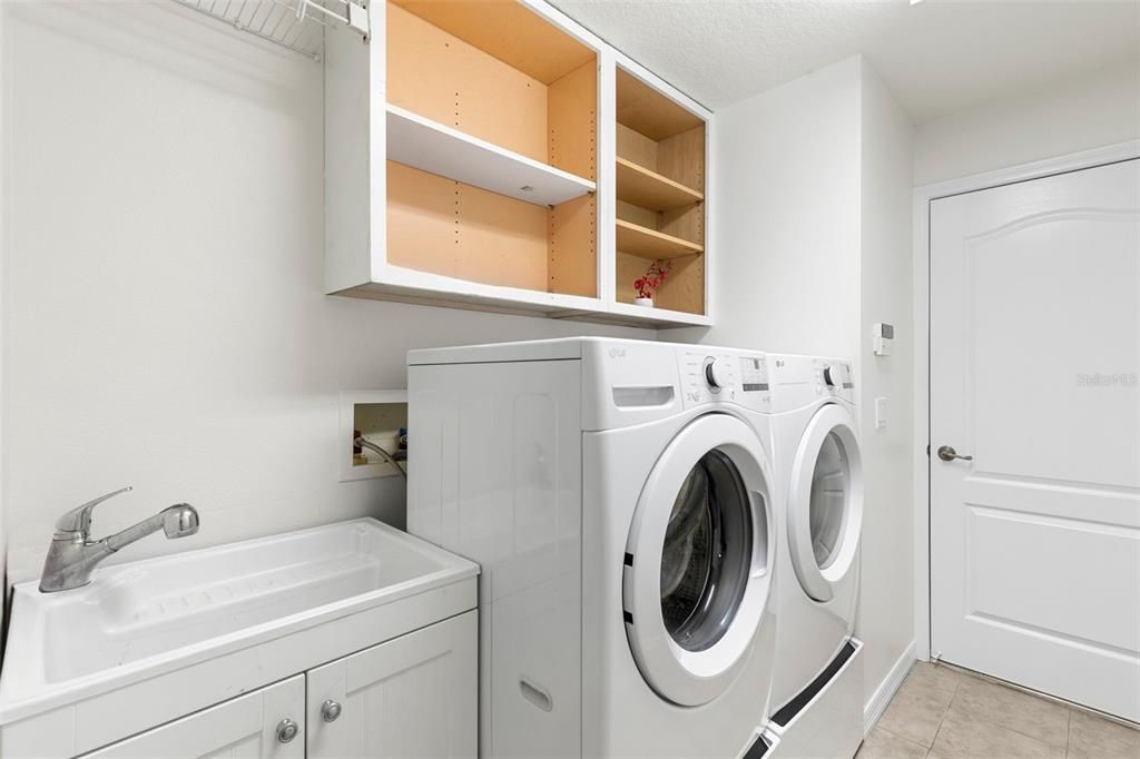 Activo con contrato: $699,000 (4 camas, 3 baños, 3097 Pies cuadrados)