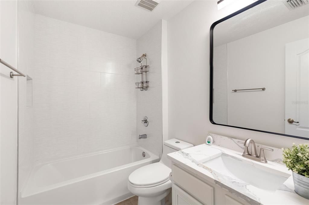 Activo con contrato: $699,000 (4 camas, 3 baños, 3097 Pies cuadrados)