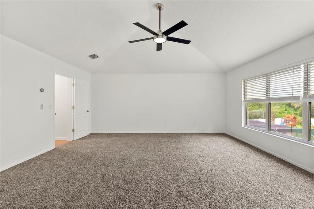 Activo con contrato: $699,000 (4 camas, 3 baños, 3097 Pies cuadrados)