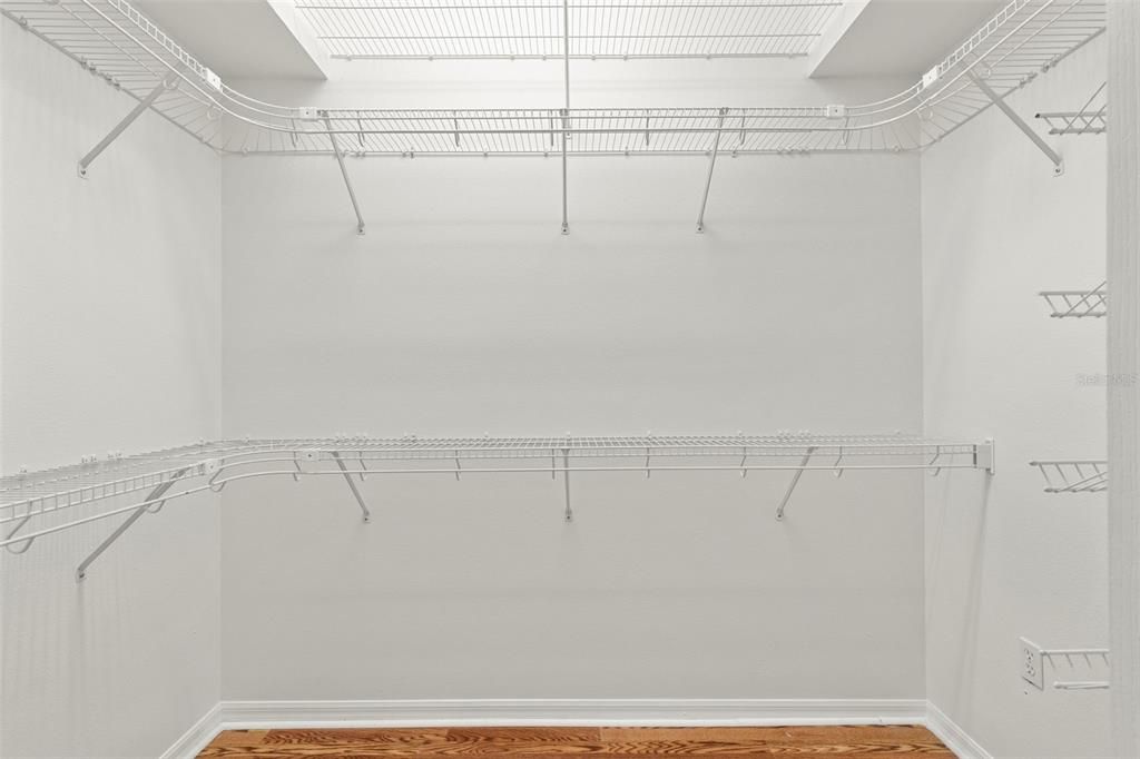 Activo con contrato: $699,000 (4 camas, 3 baños, 3097 Pies cuadrados)