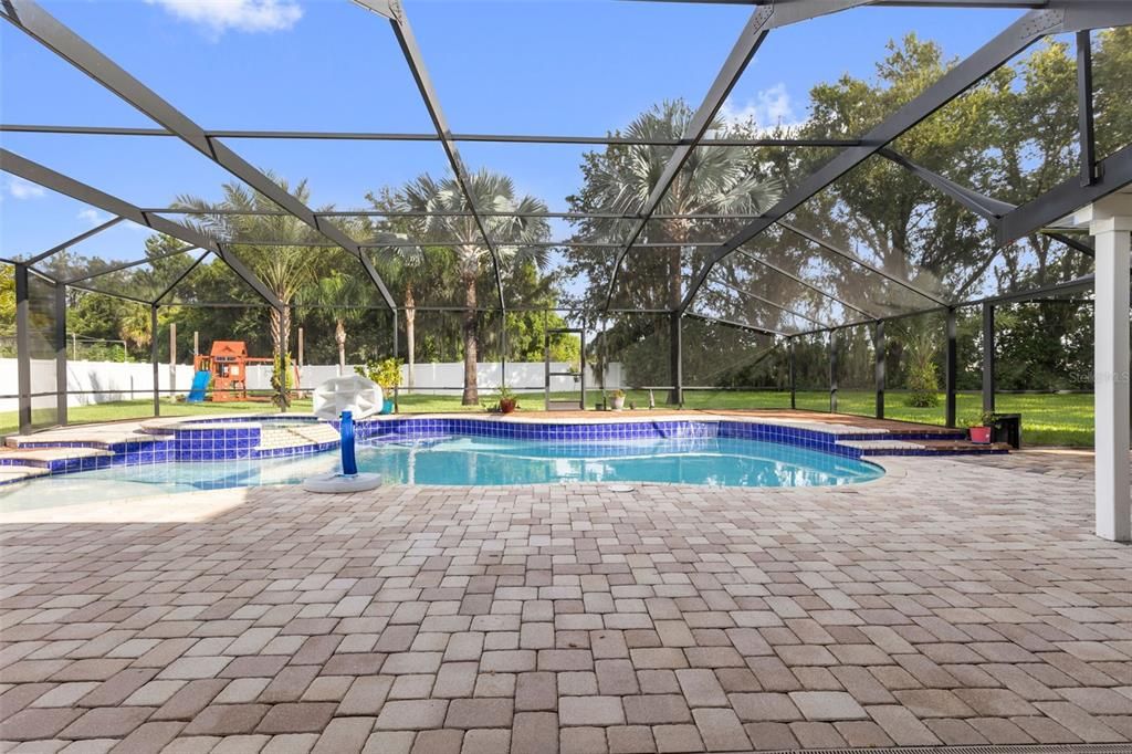 Activo con contrato: $699,000 (4 camas, 3 baños, 3097 Pies cuadrados)