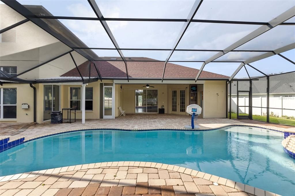 Activo con contrato: $699,000 (4 camas, 3 baños, 3097 Pies cuadrados)