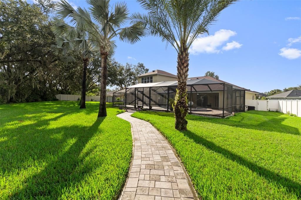 Activo con contrato: $699,000 (4 camas, 3 baños, 3097 Pies cuadrados)