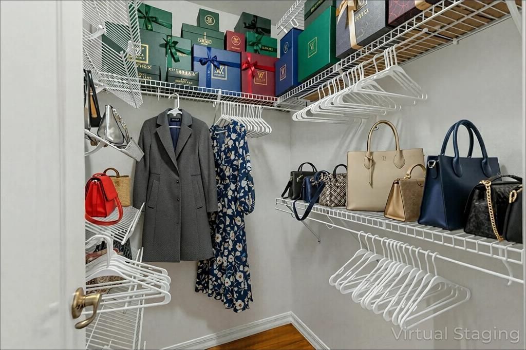 Activo con contrato: $699,000 (4 camas, 3 baños, 3097 Pies cuadrados)