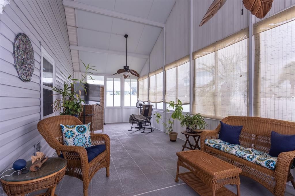 Под контрактом: $365,000 (2 спален, 2 ванн, 1276 Квадратных фут)