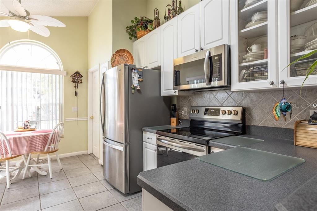 Под контрактом: $365,000 (2 спален, 2 ванн, 1276 Квадратных фут)