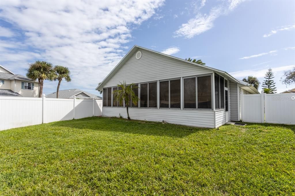 Под контрактом: $365,000 (2 спален, 2 ванн, 1276 Квадратных фут)