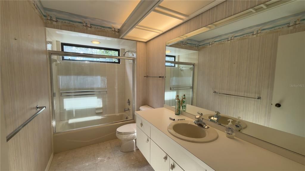 En Venta: $825,000 (3 camas, 2 baños, 2866 Pies cuadrados)