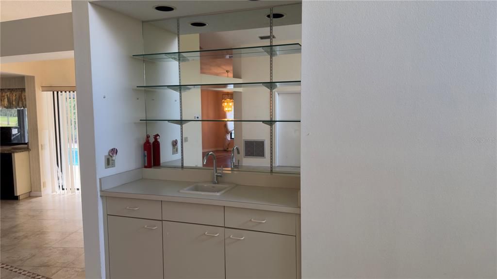 En Venta: $825,000 (3 camas, 2 baños, 2866 Pies cuadrados)