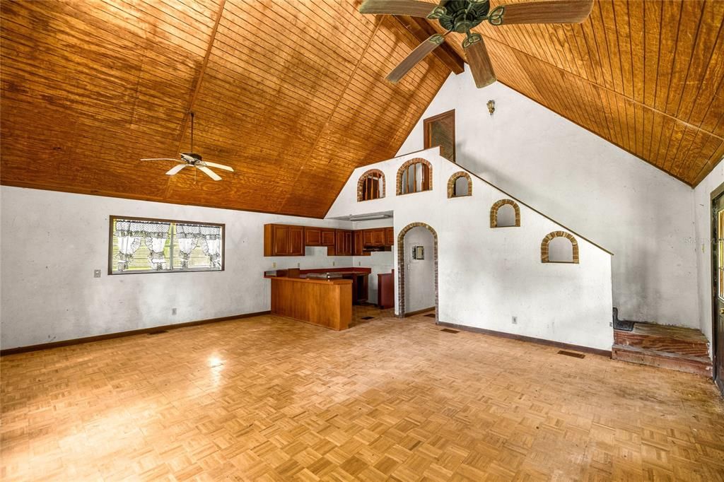 Activo con contrato: $269,000 (3 camas, 1 baños, 1363 Pies cuadrados)