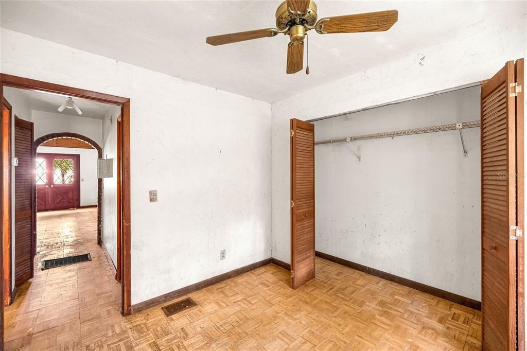 Activo con contrato: $269,000 (3 camas, 1 baños, 1363 Pies cuadrados)