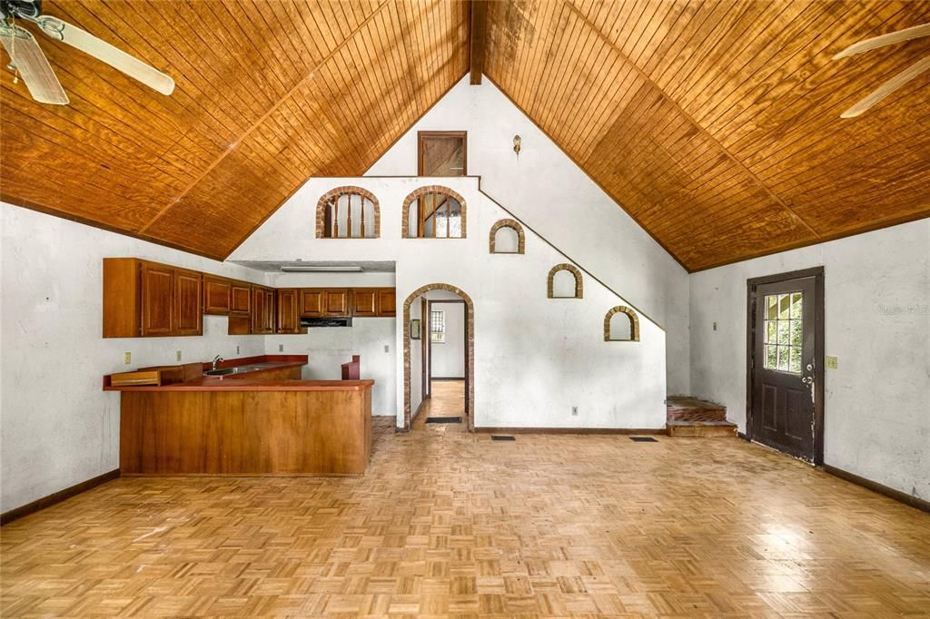 Activo con contrato: $269,000 (3 camas, 1 baños, 1363 Pies cuadrados)