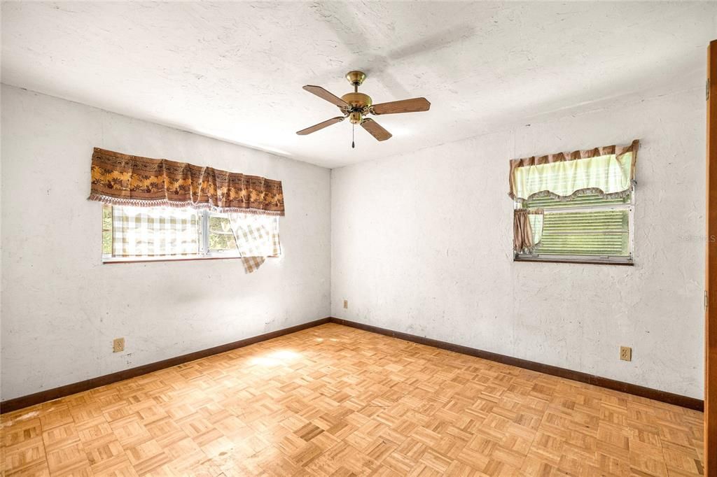 Activo con contrato: $269,000 (3 camas, 1 baños, 1363 Pies cuadrados)