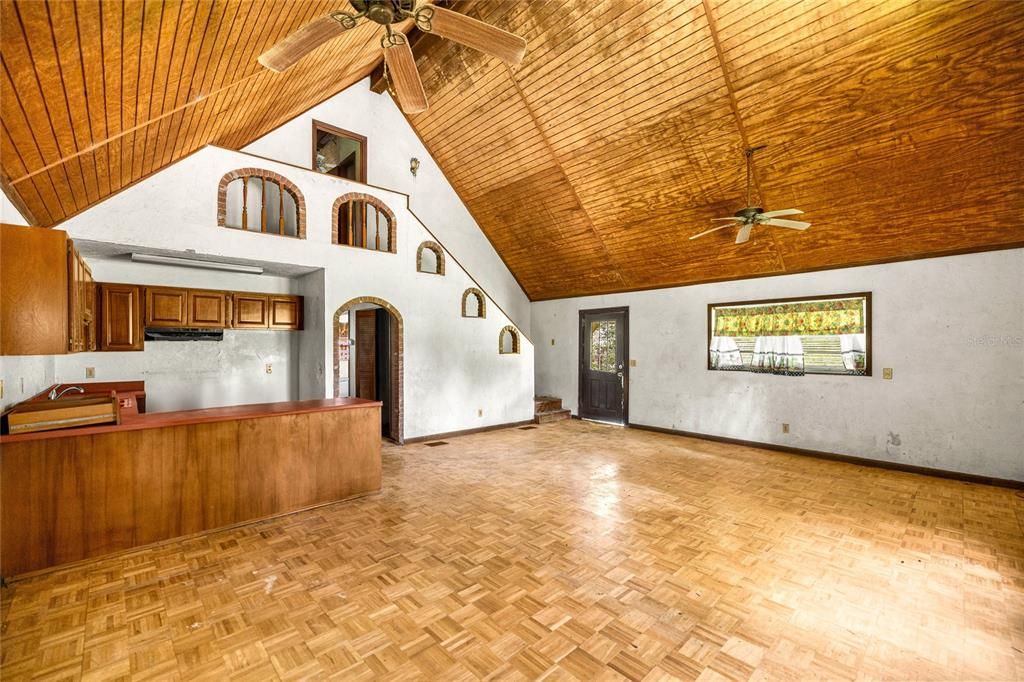 Activo con contrato: $269,000 (3 camas, 1 baños, 1363 Pies cuadrados)