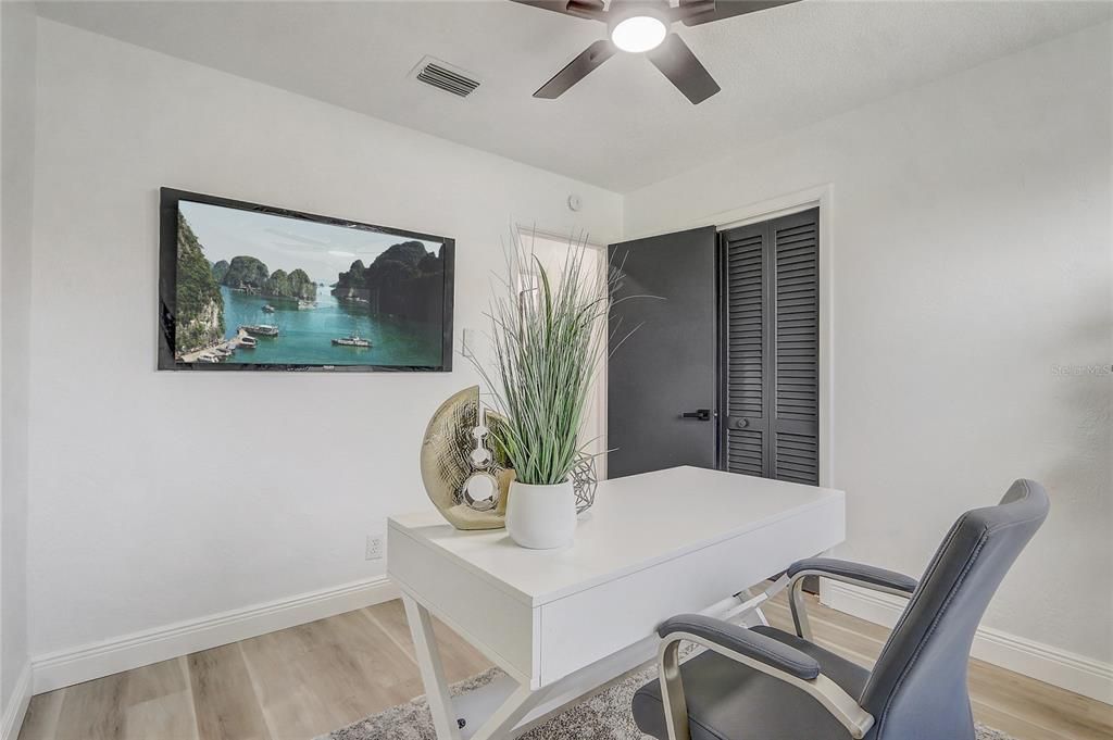 En Venta: $419,999 (4 camas, 2 baños, 1936 Pies cuadrados)