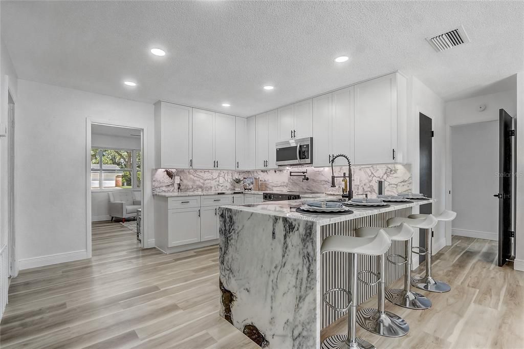 En Venta: $419,999 (4 camas, 2 baños, 1936 Pies cuadrados)