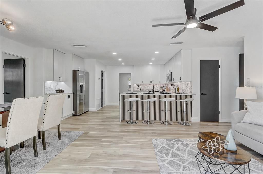 En Venta: $419,999 (4 camas, 2 baños, 1936 Pies cuadrados)