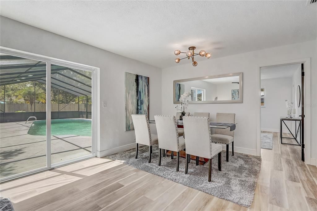 En Venta: $419,999 (4 camas, 2 baños, 1936 Pies cuadrados)