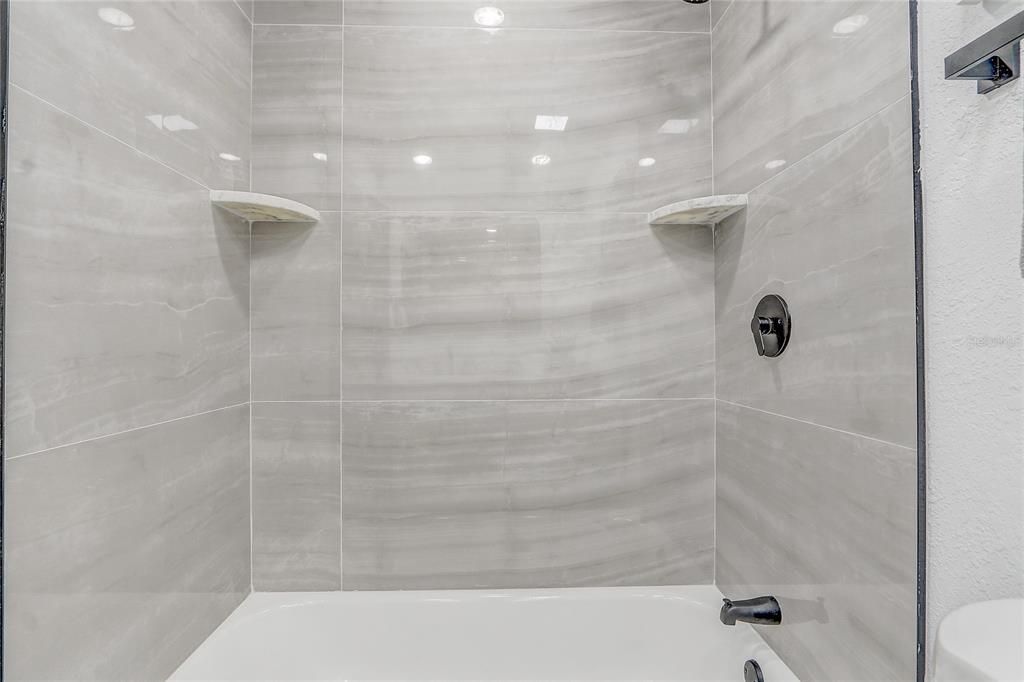 En Venta: $419,999 (4 camas, 2 baños, 1936 Pies cuadrados)