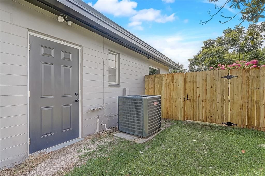 En Venta: $419,999 (4 camas, 2 baños, 1936 Pies cuadrados)