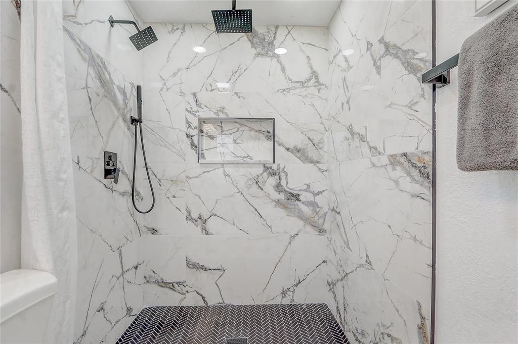 En Venta: $419,999 (4 camas, 2 baños, 1936 Pies cuadrados)