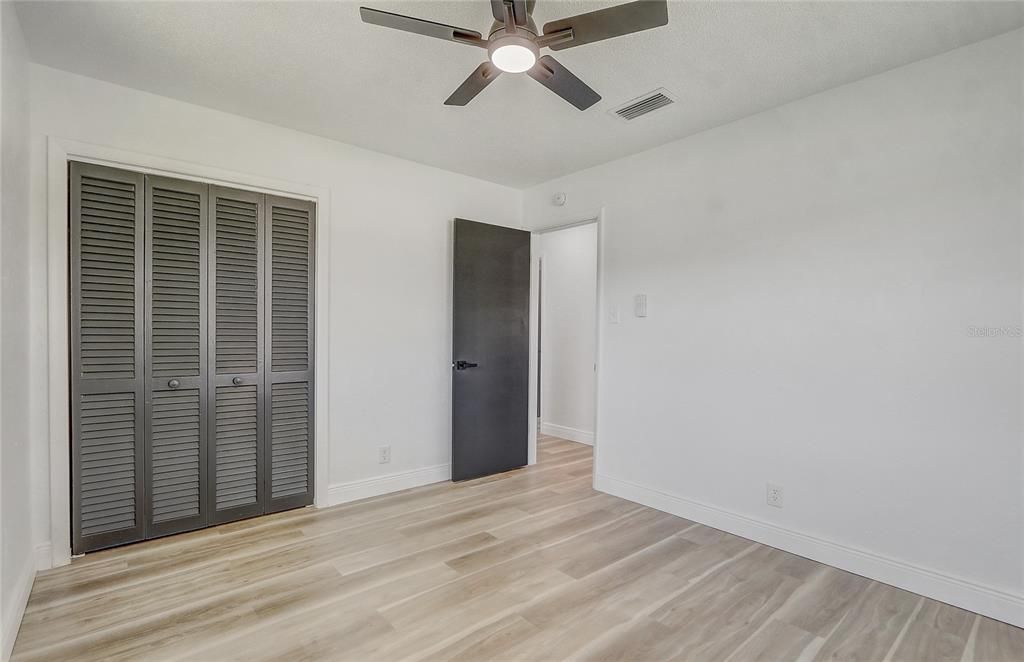 En Venta: $419,999 (4 camas, 2 baños, 1936 Pies cuadrados)