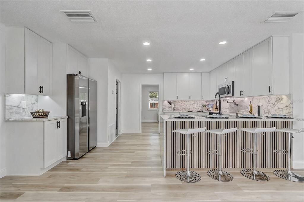 En Venta: $419,999 (4 camas, 2 baños, 1936 Pies cuadrados)