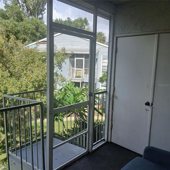 For Sale: $145,000 (2 beds, 2 baths, 912 Square Feet)