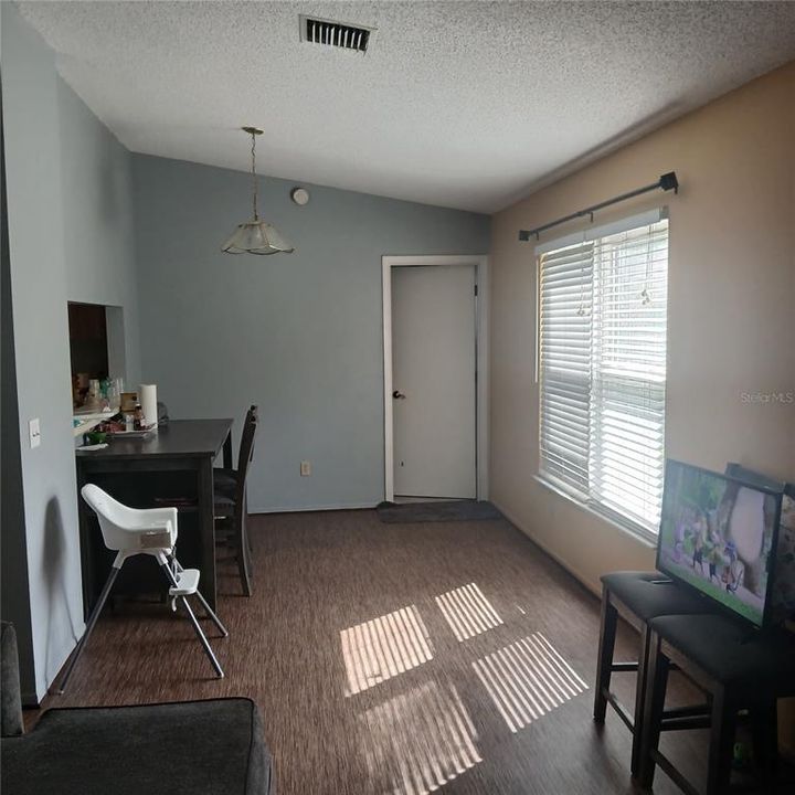 For Sale: $145,000 (2 beds, 2 baths, 912 Square Feet)
