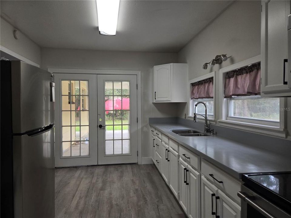 出租: $2,400 (3 贝兹, 2 浴室, 1160 平方英尺)