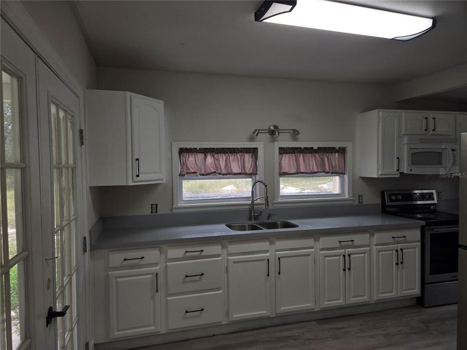 出租: $2,400 (3 贝兹, 2 浴室, 1160 平方英尺)