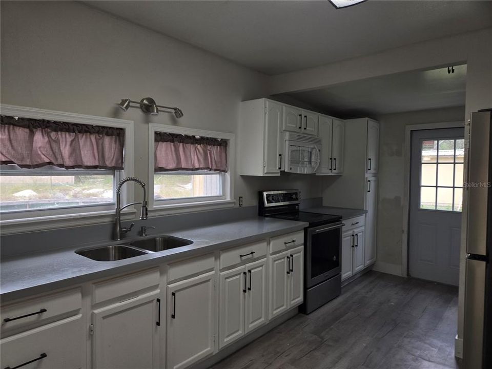 出租: $2,400 (3 贝兹, 2 浴室, 1160 平方英尺)