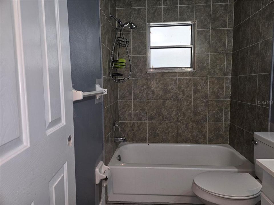 出租: $2,400 (3 贝兹, 2 浴室, 1160 平方英尺)